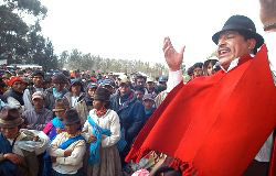 Foto: Leonidas Iza en las protestas de Cayambe. Fuente: Jos&eacute; Jacome, El Universo