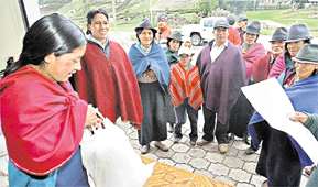 Foto: Entrega de alimentos en Colta. Mario Egas, El Comercio