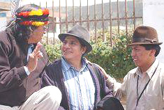 Foto: Diario El Universo. Luis Macas dialoga con Luis Vargas y Humberto Cholango