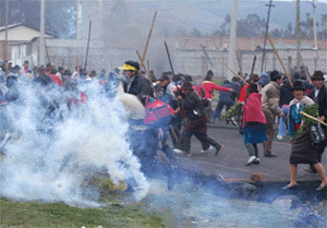 Cotopaxi: Incidentes entre los manifestantes y la Polic�a (Foto: El Hoy)