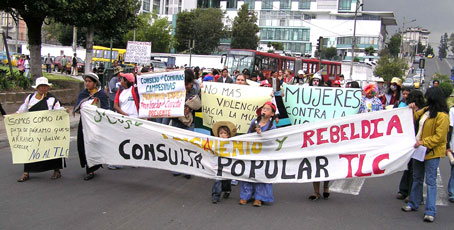 Marchando contra el TLC - Foto: Ecuarunari