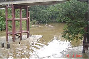 Foto 8: Progresi�n de la mancha de petr�leo sobre el r�o Tiputini