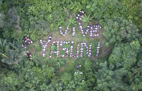 Foto 1: �Vive Yasun�!