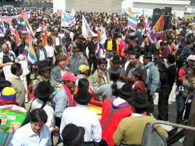 Participantes en la marcha (foto: Patricio Zhingri)