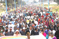 Foto: Manifestaci�n en Latacunga. Fuente: Eduardo Tapia, El Universo