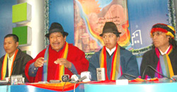 Foto: Los dirigentes de las regionales de la CONAIE y el presidente saliente, Leonidas Iza